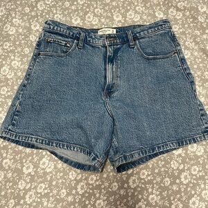 Abercrombie & Fitch women’s “dad shorts” 32/14